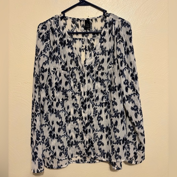 BKE Blue and White Patterned Blouse - Picture 1 of 7
